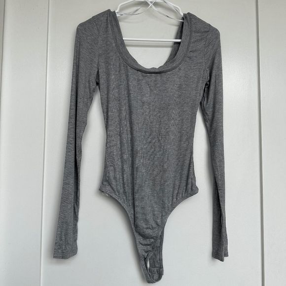 NWT Lulus Womens Heather Gray Long Sleeve Boat Neck Button Ribbed Bodysuit Sz M - Picture 3 of 12